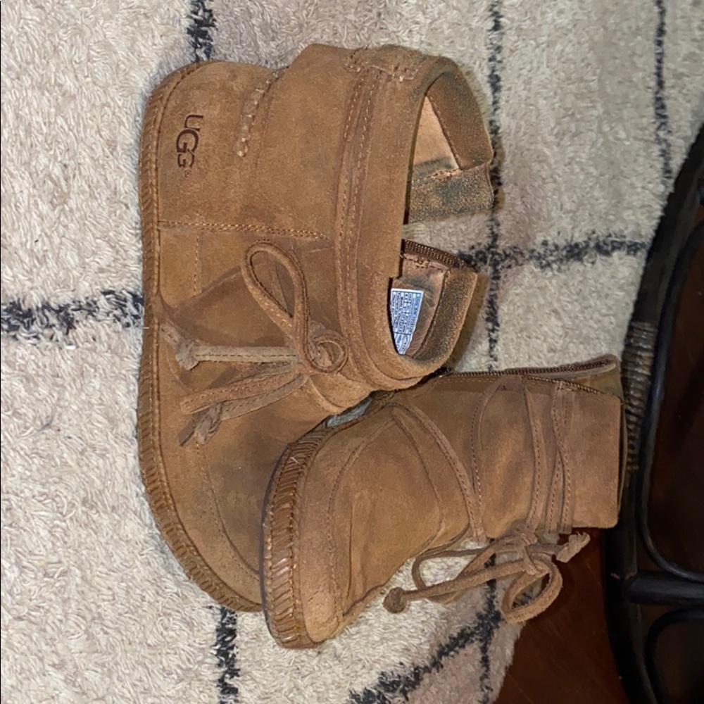 UGG